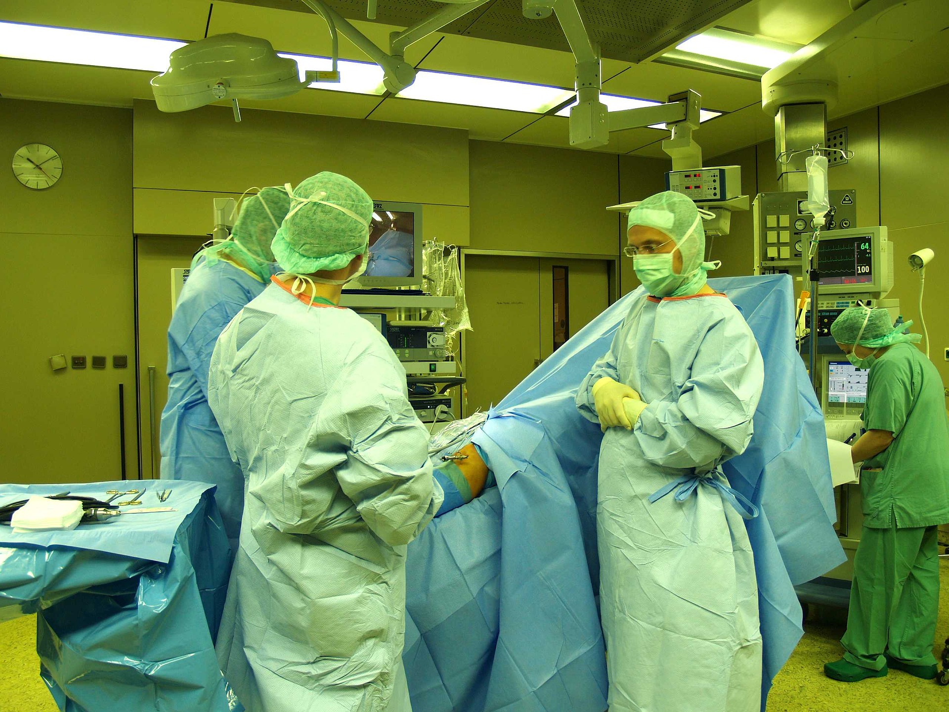 Un juzgado de Oviedo archiva la investigación de la muerte de un paciente del servicio de cirugía cardíaca del Hospital de Asturias por el presunto olvido de unas gasas tras una operación